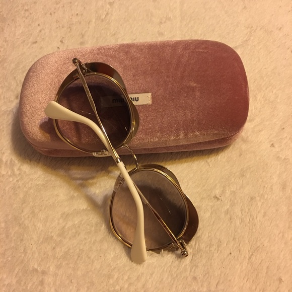 😎Miu Miu Women Sunglasses ❤️ shape😎 - Picture 5 of 8